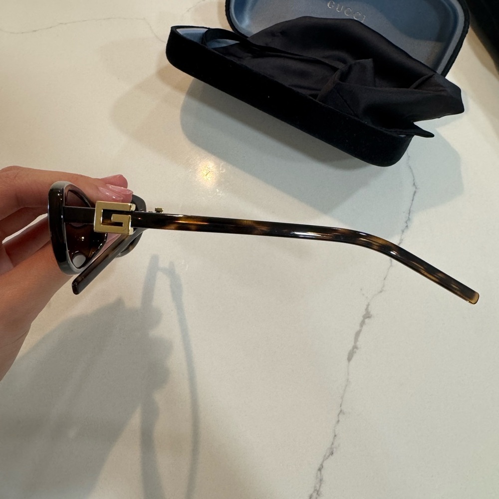 Gucci Tortoiseshell Cat-Eye Sunglasses GUCCI GG1680S
GG1680S-004 - Picture 3 of 8